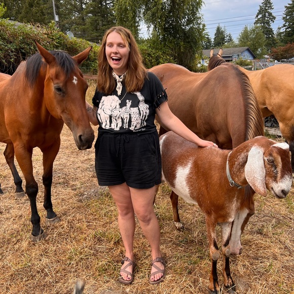 Meet your Posher, Rileigh - Picture 3 of 4